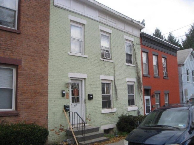 Foto del edificio - 9 Robbins Ave