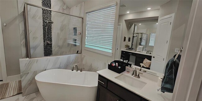 Foto del edificio - 4221 Ruby Eleanor Dr