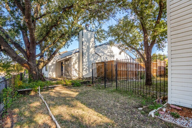 Foto del edificio - 511 Post Oak Ln
