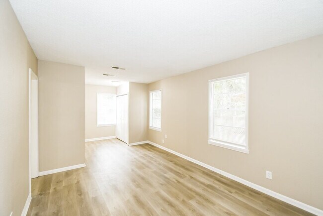 Foto del edificio - 1031 Bunker Hill Blvd