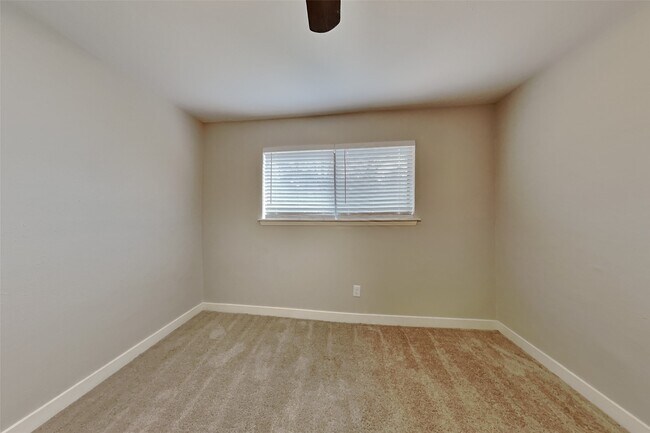 Foto del edificio - 16 W Bigelow Oak Ct