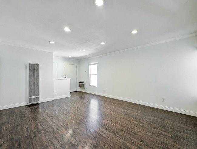 Building Photo - 1155 Linden Ave
