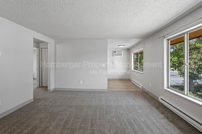 Foto del edificio - 2628 E Wellesley Ave