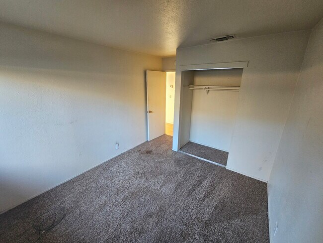 Foto del edificio - 459 Waterford Dr