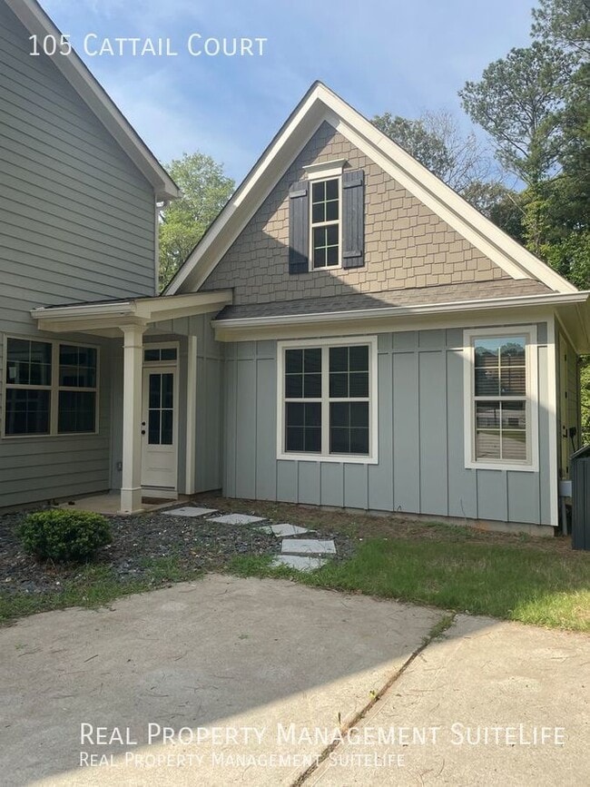 Building Photo - Luxury Living in Fayetteville's Canoe Club...