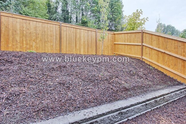 Foto del edificio - 3 Bed, 2.5 Bath Townhome in East Vancouver