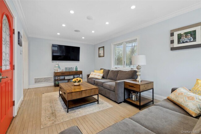 Foto del edificio - 385 Wood Ln