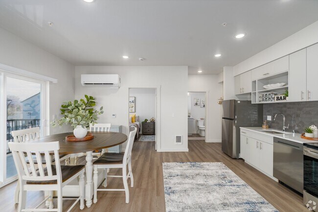 Interior Photo - Arborview on the River