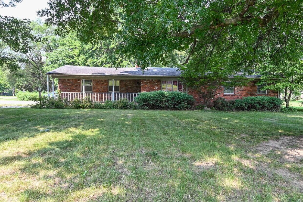 Charming 3-Bedroom Retreat with 2 Full Baths on South Meridian Street – 1516 Sq Ft of Comfort in ... - Charming 3-Bedroom Retreat with 2 Full Baths on South Meridian Street – 1516 Sq Ft of Comfort in ...