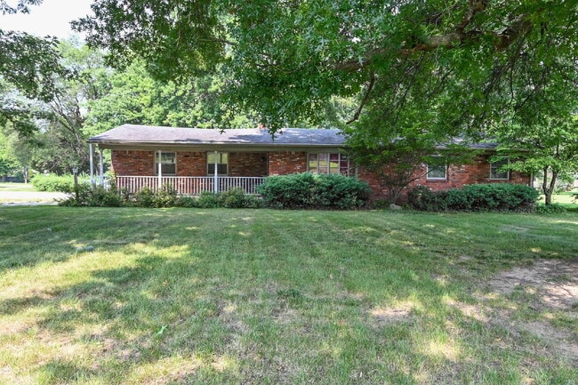 Charming 3-Bedroom Retreat with 2 Full Baths on South Meridian Street – 1516 Sq Ft of Comfort in ... - Charming 3-Bedroom Retreat with 2 Full Baths on South Meridian Street – 1516 Sq Ft of Comfort in ... Apartment