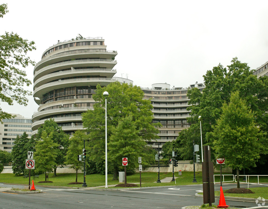 Primary Photo - Watergate South