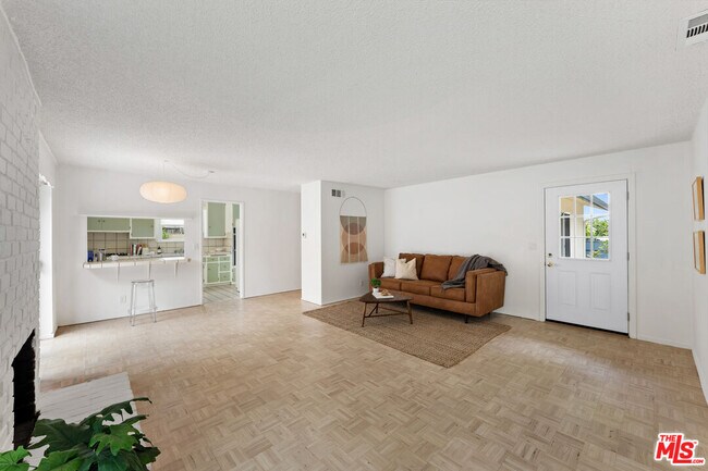 Foto del edificio - 22736 Cantlay St