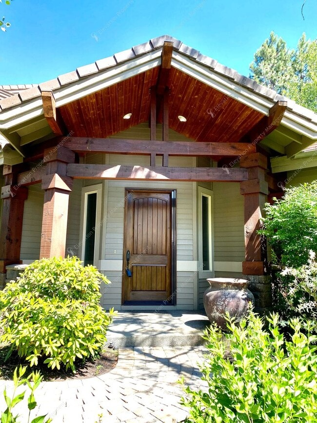 Building Photo - Experience Luxury Living in Broken Top wit...