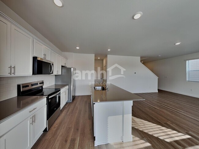 Building Photo - 4720 85th Dr NE