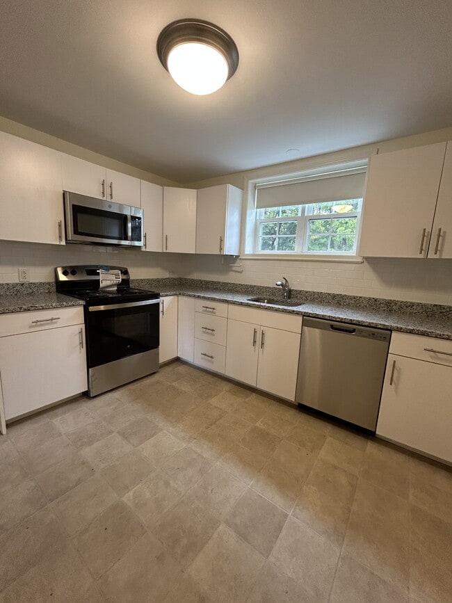 Amplia cocina comedor - Thoreau Gardens