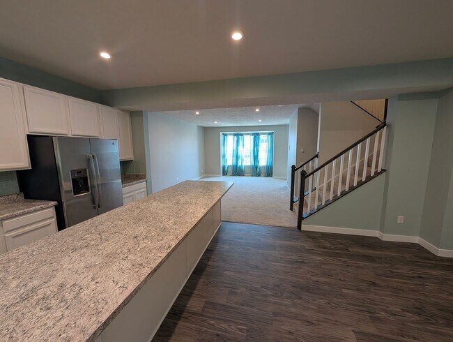 Foto del edificio - 3-4 Bedrooms Townhome Concord Village, Avo...