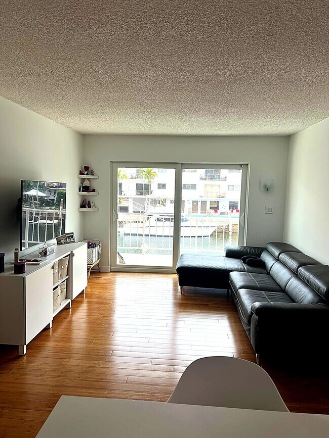 Foto del edificio - 3522 NE 171 St