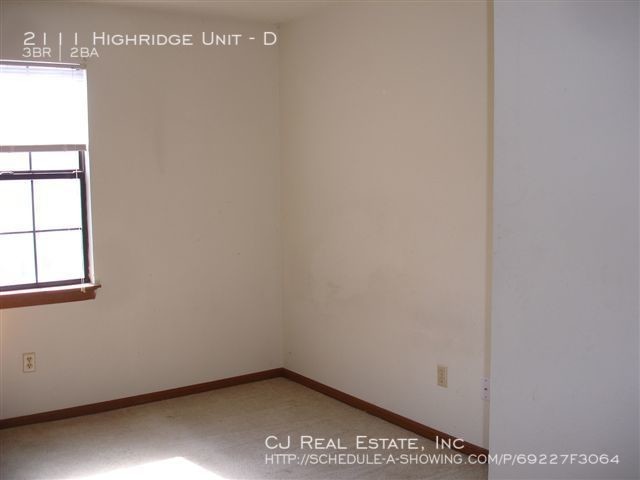 Foto del edificio - 2111 Highridge Dr