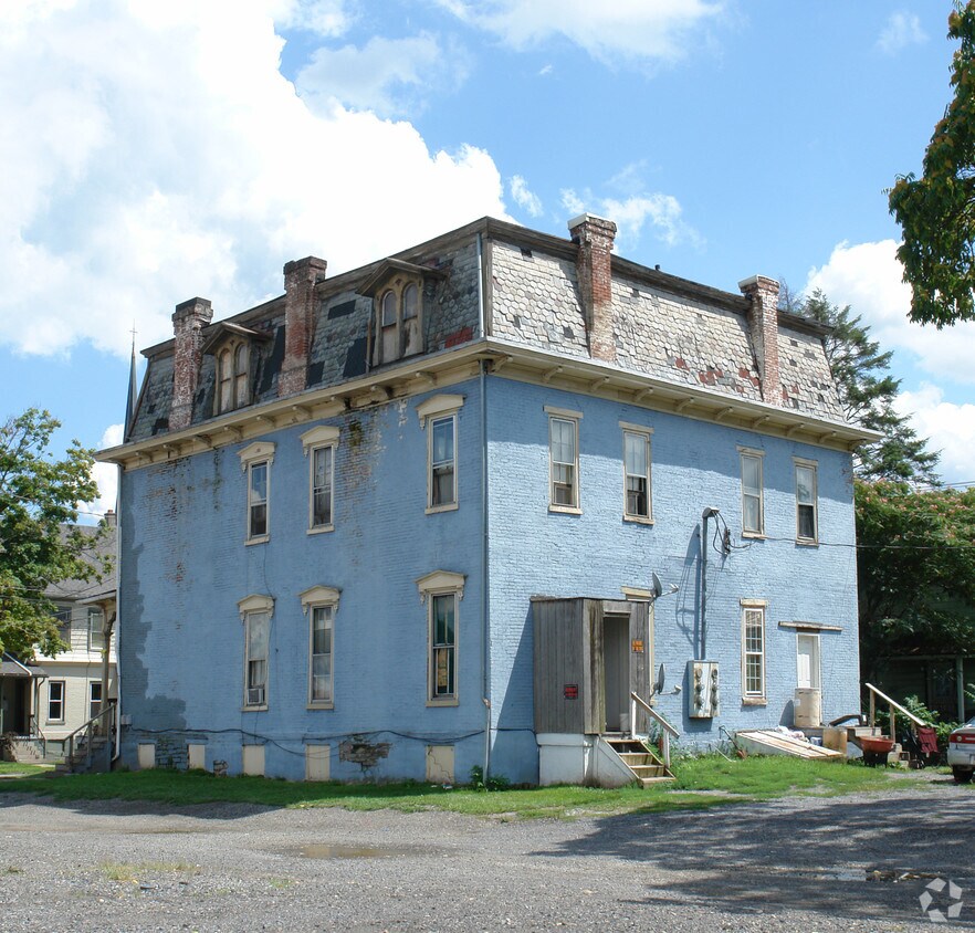423425 3rd St, Williamsport, PA 17701 Apartments in Williamsport, PA