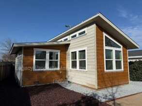 Building Photo - 10753 Oakton Way