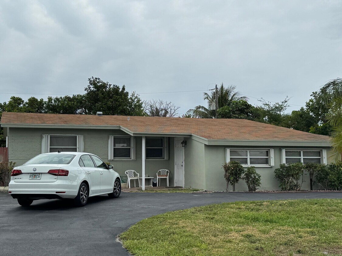 Foto principal - 441 NE 43rd St