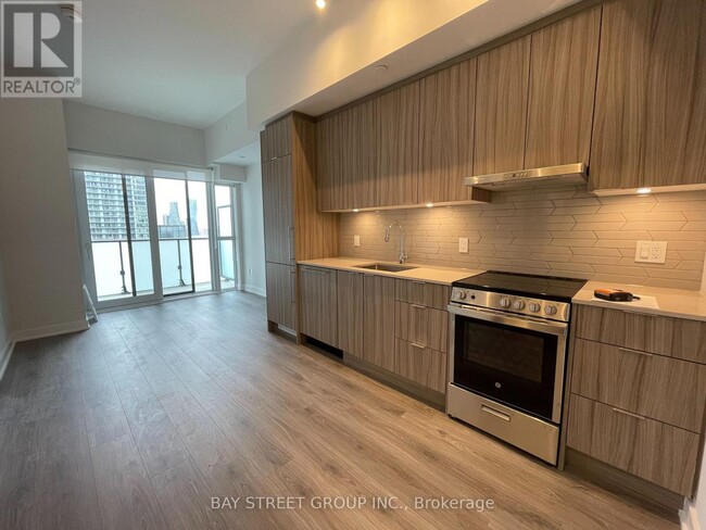 Building Photo - 430-430 Square One Dr