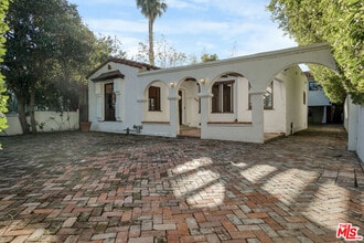 Building Photo - 449 N Sweetzer Ave