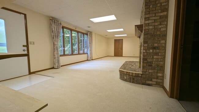 Building Photo - 7907 W R Ave