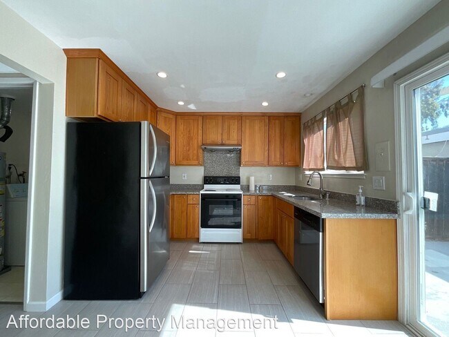 Building Photo - 2 br, 1.5 bath House - 4727 Valencia Way