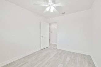Building Photo - 7623 Yellow Pine Dr