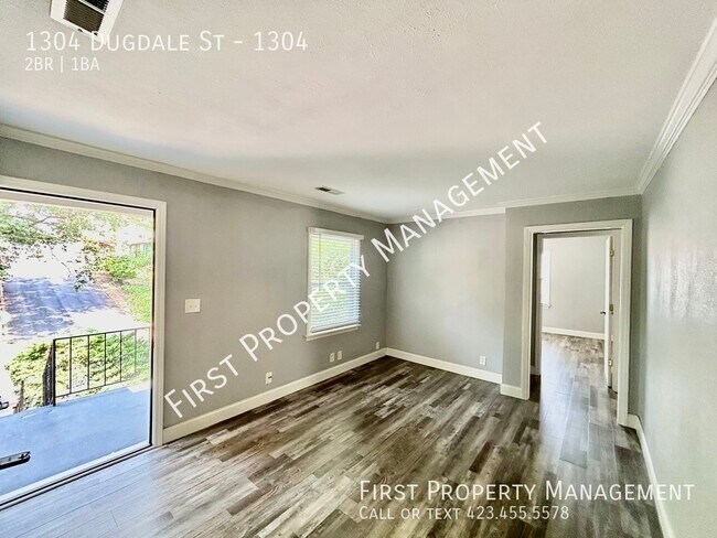 Building Photo - NORTH CHATTANOOGA! Central AC & Laundry Ho...