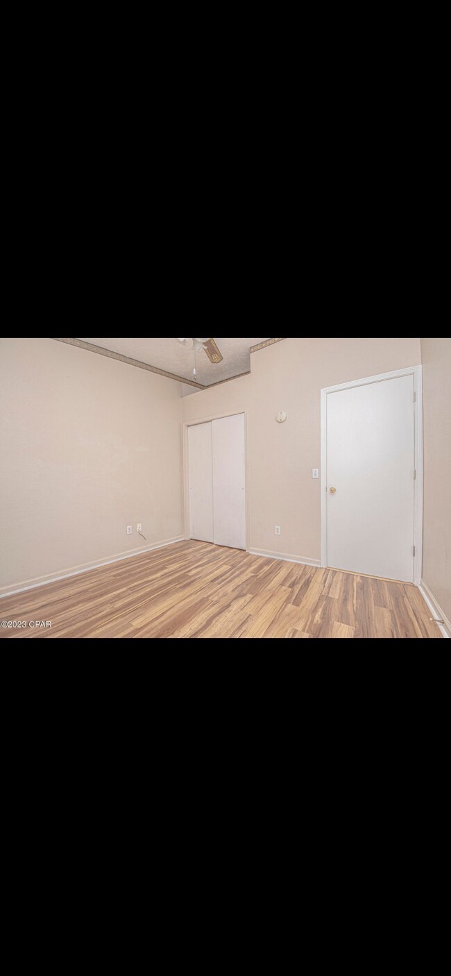 Building Photo - 221 S Maryella Ave