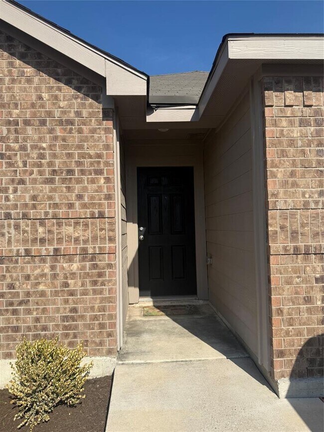 Building Photo - 18912 Quiet Range Dr