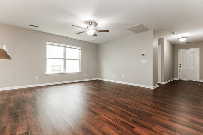 Building Photo - 3 Bedroom Summerville Home