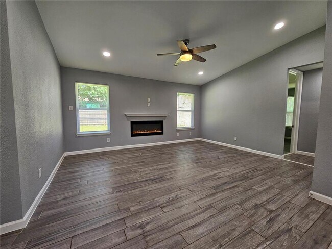 Building Photo - 2603 Peach Tree Ln