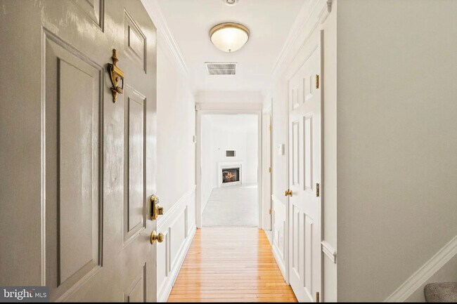 Condo foyer - 46862 Clarion Ter