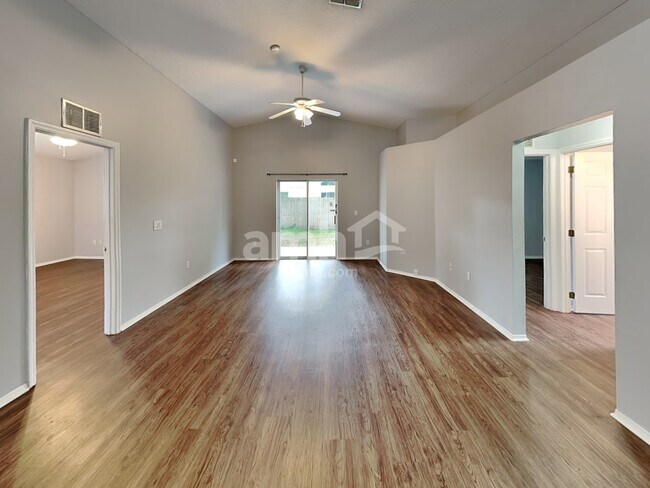 Foto del edificio - 2328 Hickory Pine St