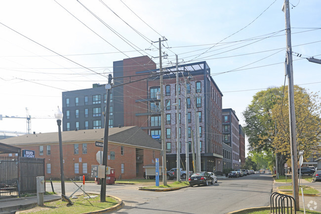 Building Photo - Hub Tuscaloosa