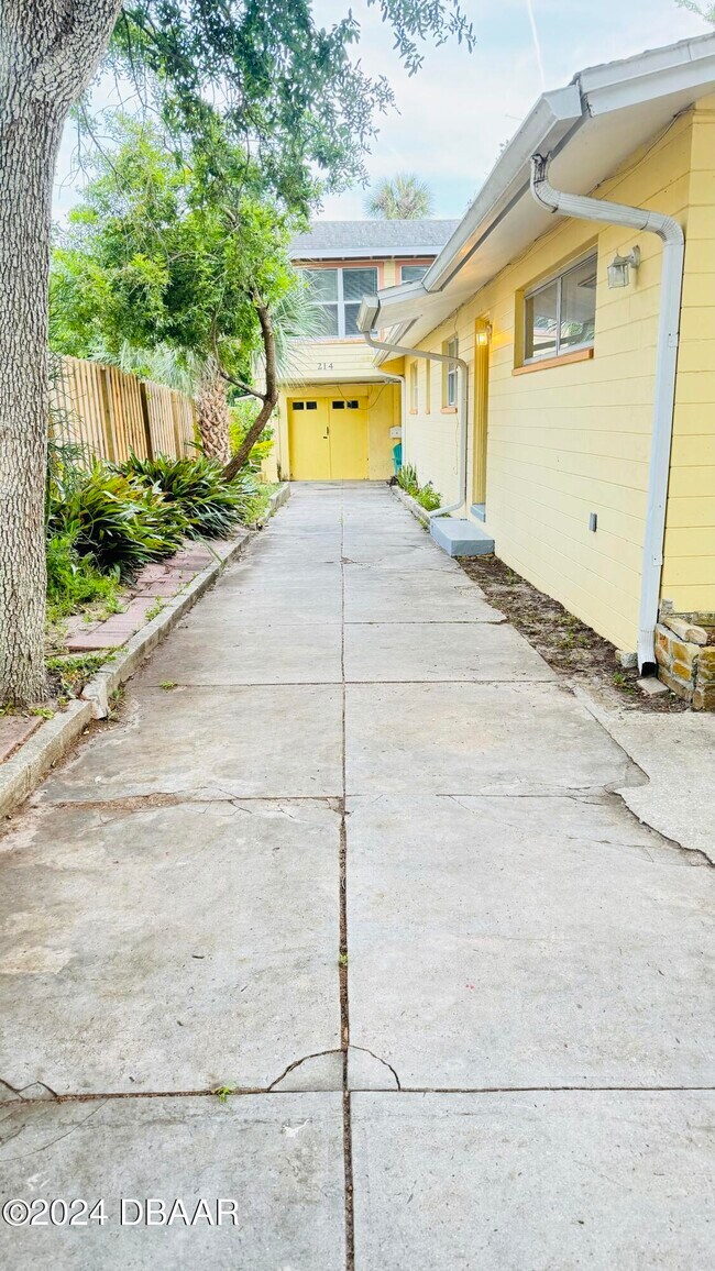 Building Photo - 212 Glenview Blvd