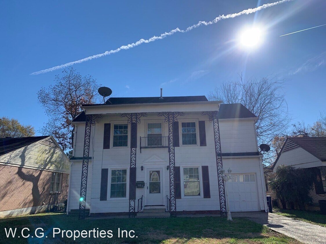 Primary Photo - 3 br, 1.5 bath House - 123 E Robinson