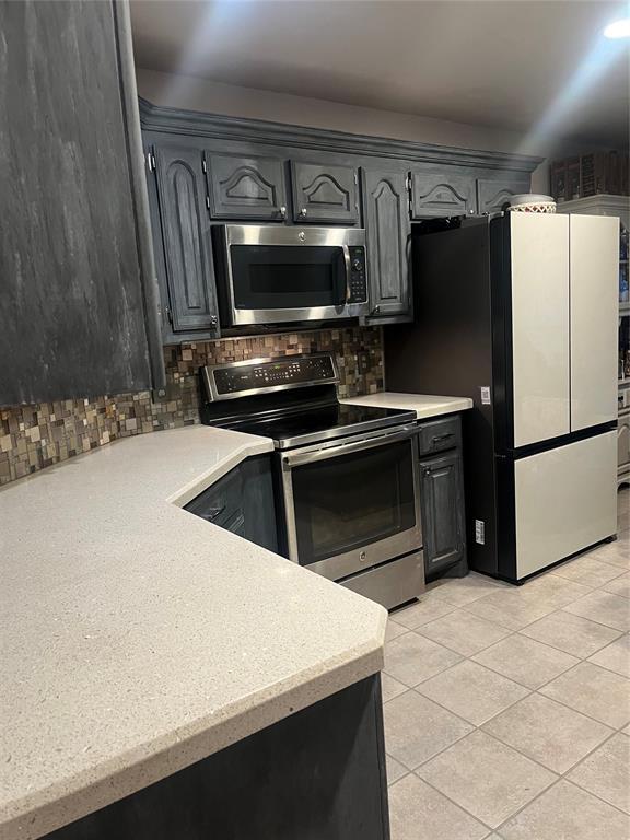 Building Photo - 2112 Windsong Dr