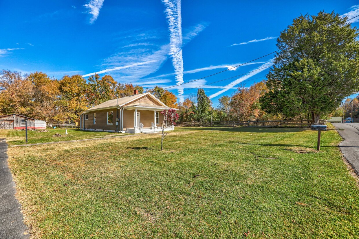 Primary Photo - 2 Bdrm / 2 Bath - Remodeled Cottage in Joh...