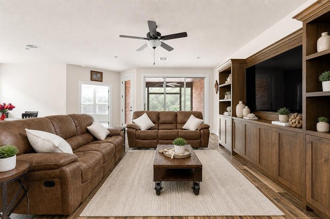 Building Photo - 246 Toyah Dr