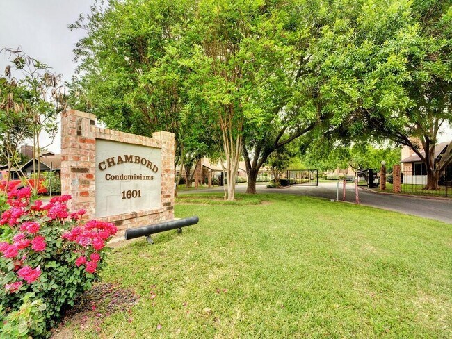 Building Photo - 1601 Faro Dr