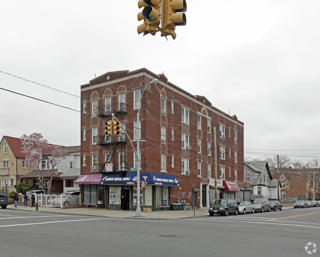 Primary Photo - 195-203 Highlawn Ave