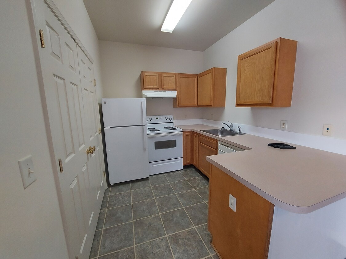 12114 Queens Grant Dr, Princess Anne, MD 21853 Townhome Rentals in