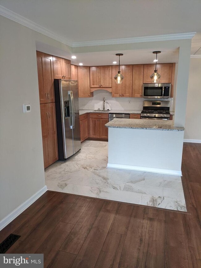 205 Old Crossing, Devon, PA 19333 Room for Rent in Devon, PA