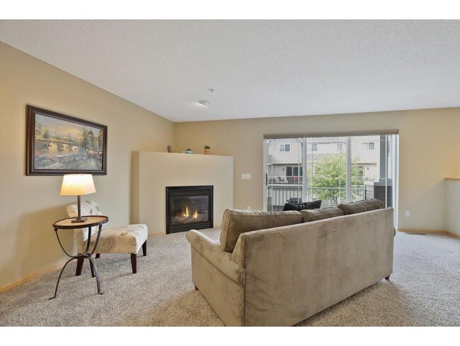 Sala de estar. - 4800 Underwood Ln N