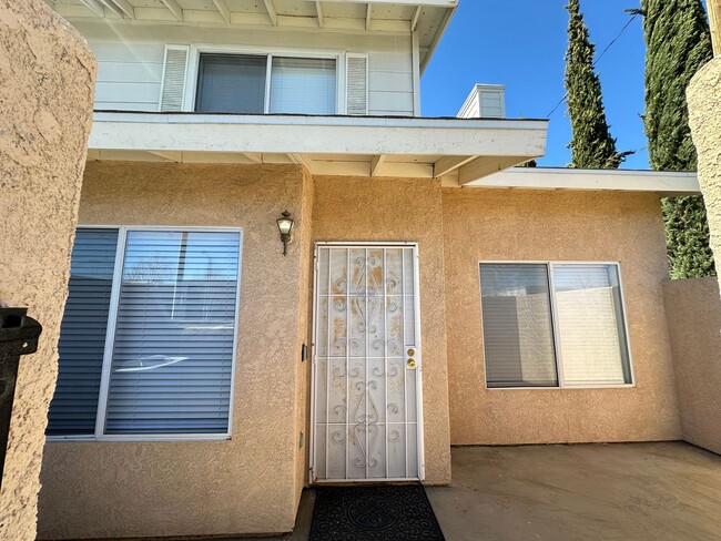 Foto del edificio - West Palmdale Townhouse