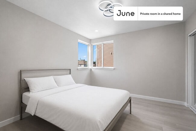 Building Photo - Room in Shared 5 bed/5 bath home in Boyle Heights